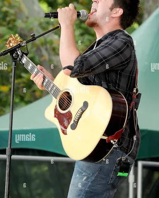 Lee Dewyze Phoenix